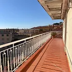 Attico Sul Mare 아파트 산레모