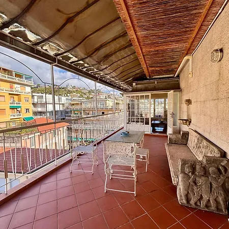 Lägenhet Attico Sul Mare